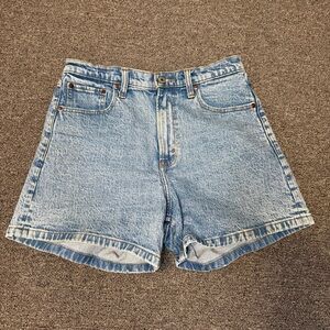 Abercrombie & Fitch The Dad Short Size 6/28 99% Cotton High Rise Light Wash